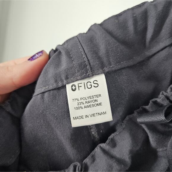 Figs Grey Short Sleeve Straight Leg Scrub Set L - Picture 14 of 15